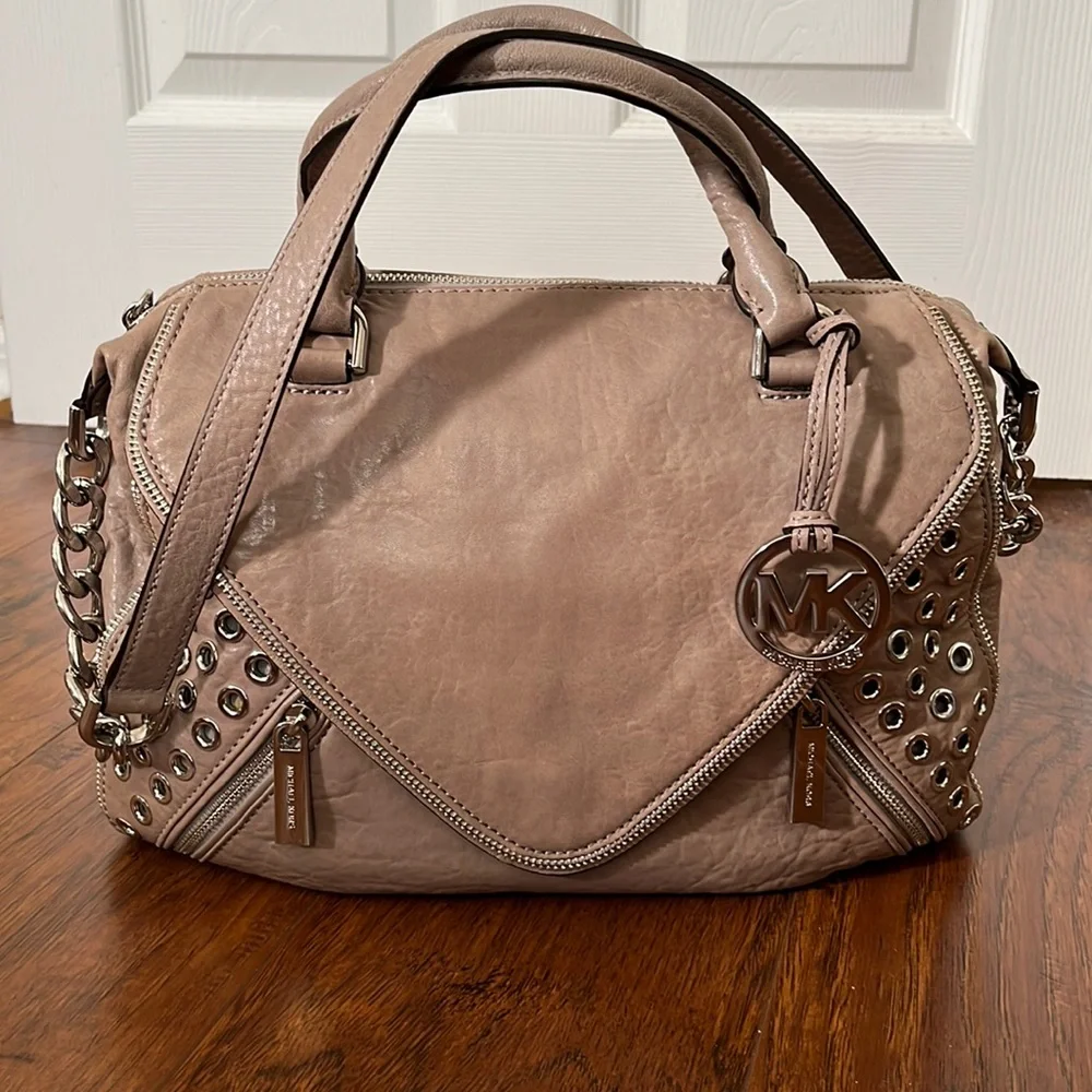 Like New Michael Kors Leather Satchel. $498 retail - Picture 4 of 15